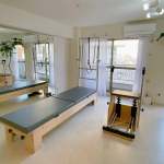 balanced body社のstudio reformer with towerとcombo chair
